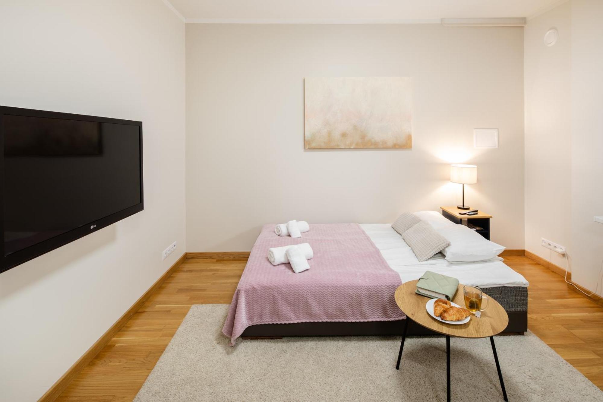 Riga Embassy Center Apartment With Parking Buitenkant foto