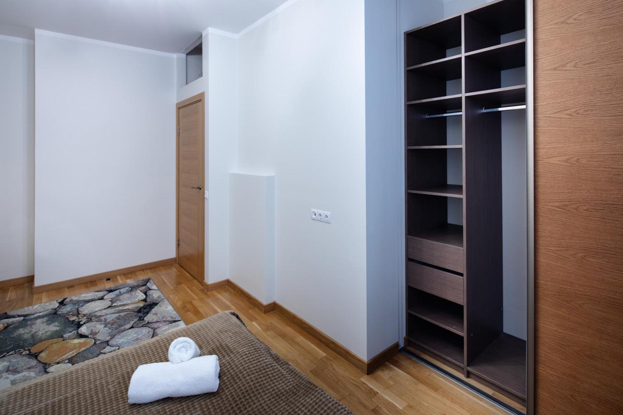 Riga Embassy Center Apartment With Parking Buitenkant foto