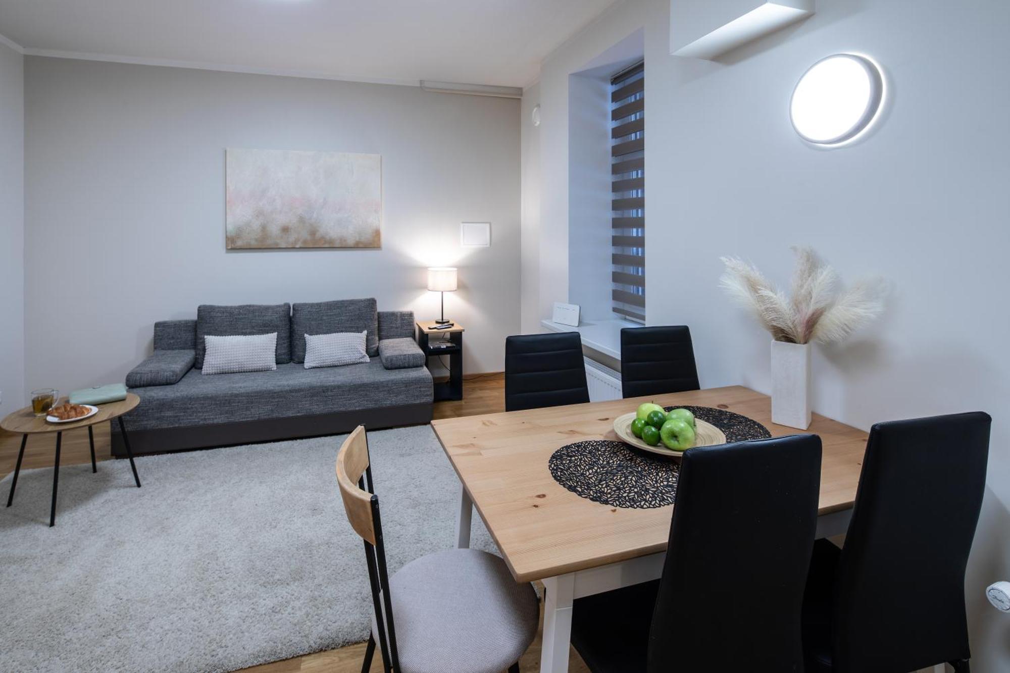 Riga Embassy Center Apartment With Parking Buitenkant foto